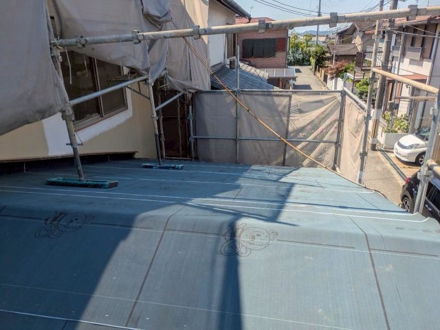 姫路市の葺き替えに伴う防水シート施工